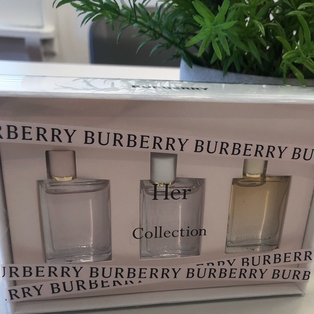 Burberry her collection set mini New without tag
